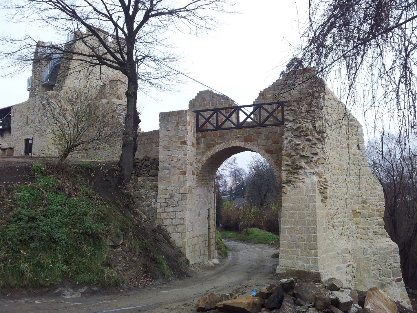 Projekt rekonstrukcji murów miejskich w Dobczycach, Śląskie Muzeum Triasowe  i wiele innych